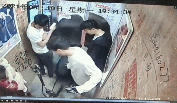 珠海一16岁中学生闹市飙摩托车，30秒内连撞两车当场丧命，这惨剧你怎么看「初中学生死亡」 山泉水